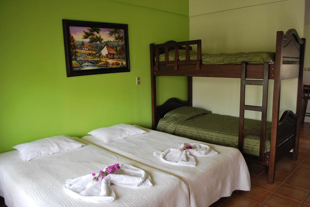 Dos Palmas Studio Apartments Río Segundo エクステリア 写真