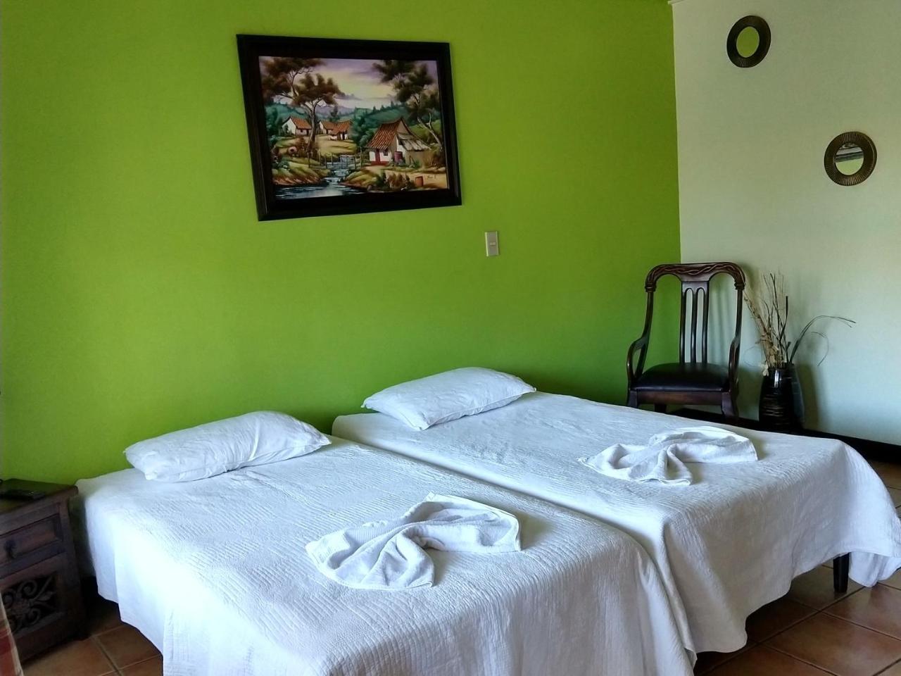 Dos Palmas Studio Apartments Río Segundo エクステリア 写真
